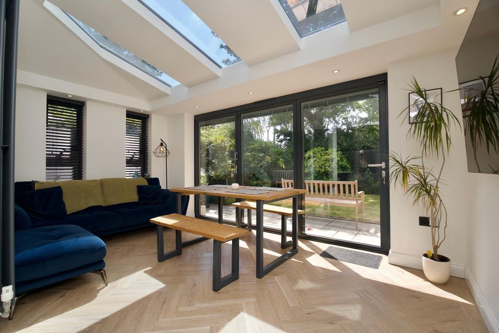 Property photo 3 of 16 Conservatory