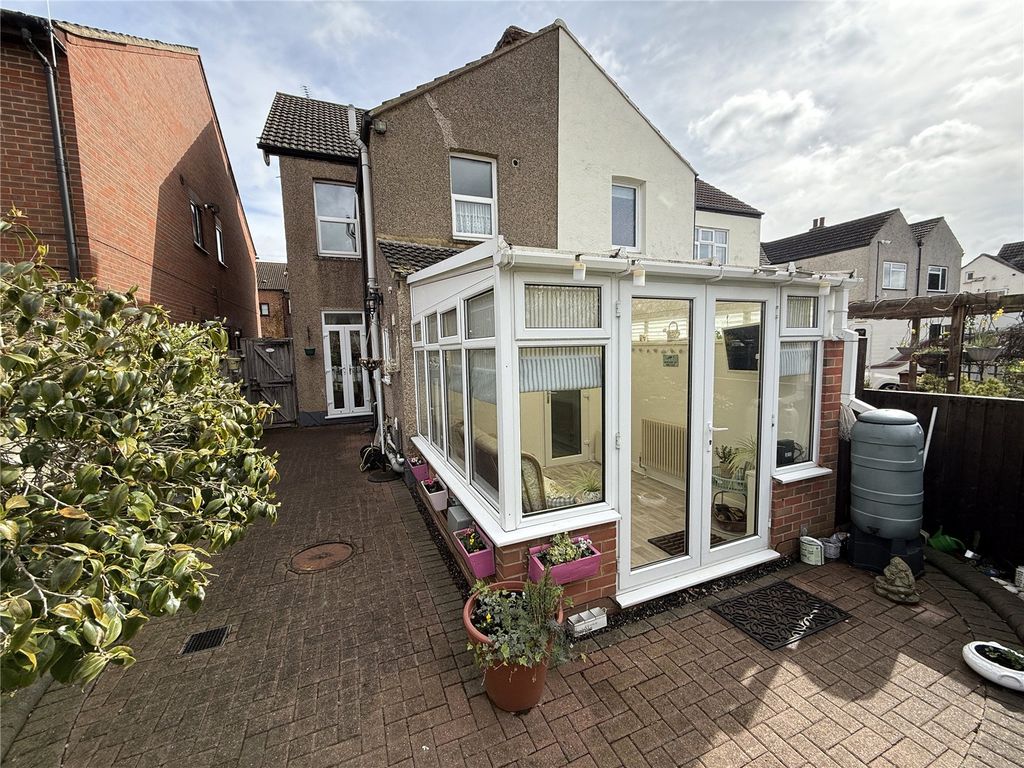 Property photo 2 of 23 Picture No. 20