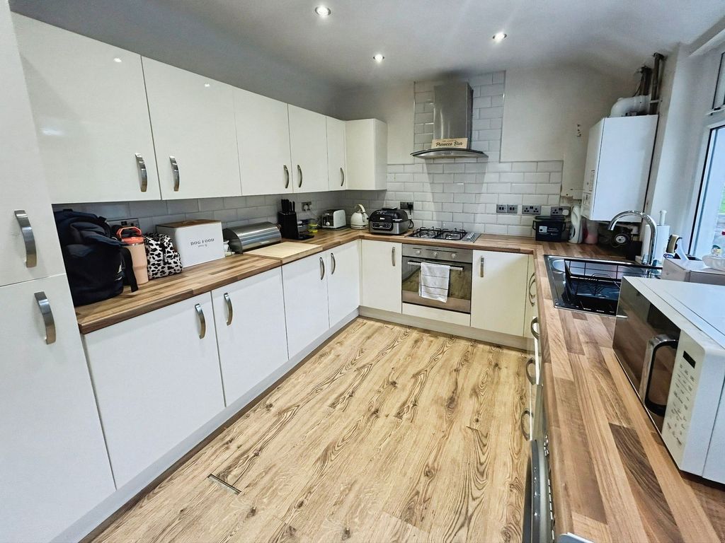 Property photo 3 of 24