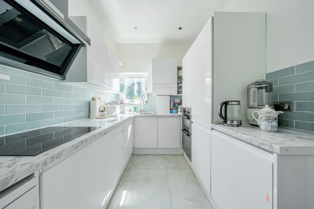 Property photo 2 of 17 Picture No. 24