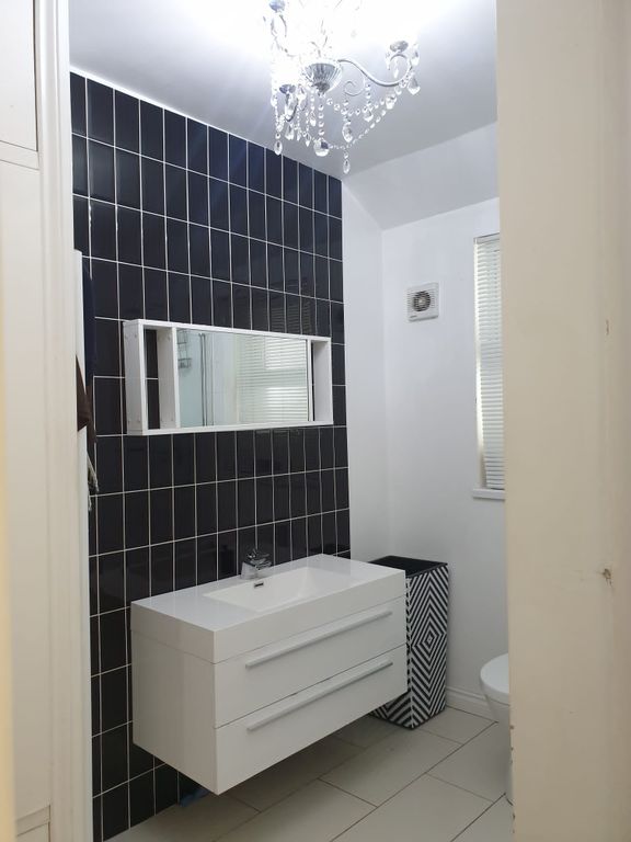 2 bed shared accommodation to rentKing Edwards Road, Swansea SA1 photo 4