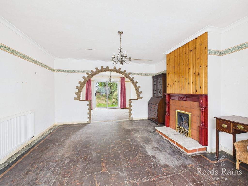 Property photo 2 of 20 Sitting Room