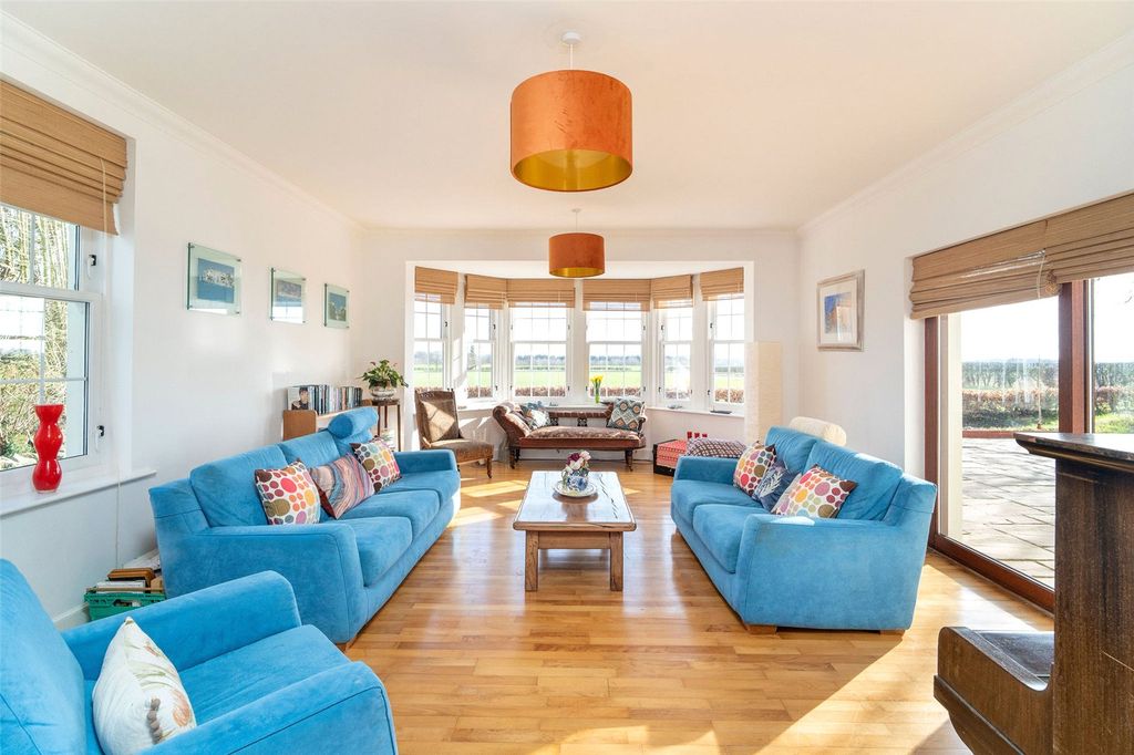 Property photo 3 of 84 Sitting Room