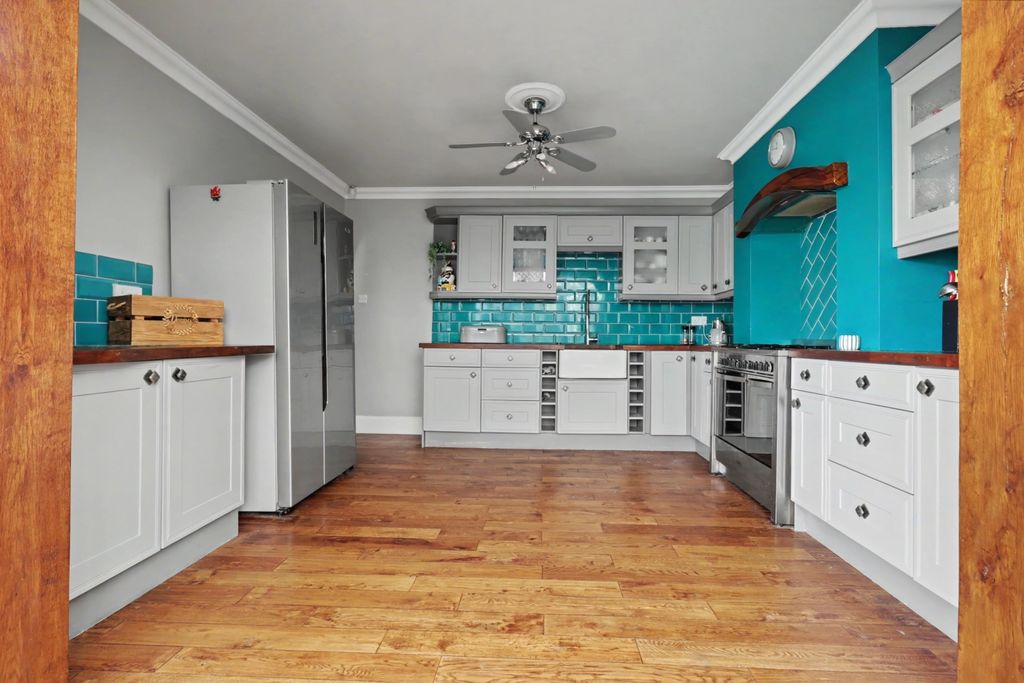 Property photo 3 of 19 3- Ryan Clarke Ewemove Pontefract