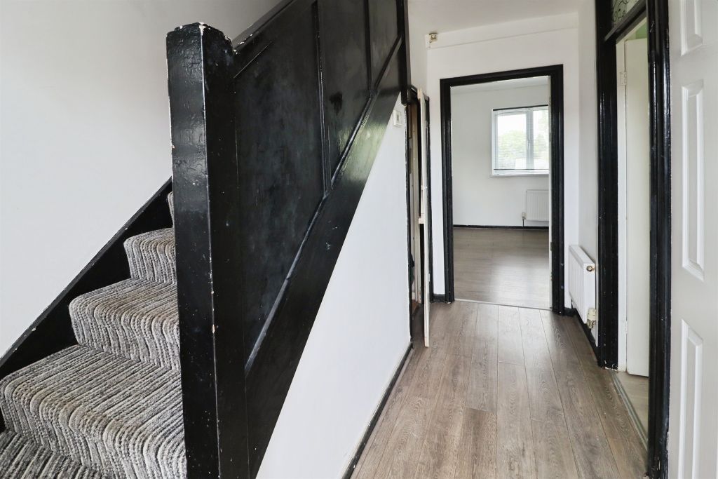 3 bed flat for saleCountisbury Avenue, Llanrumney, Cardiff CF3 photo 5