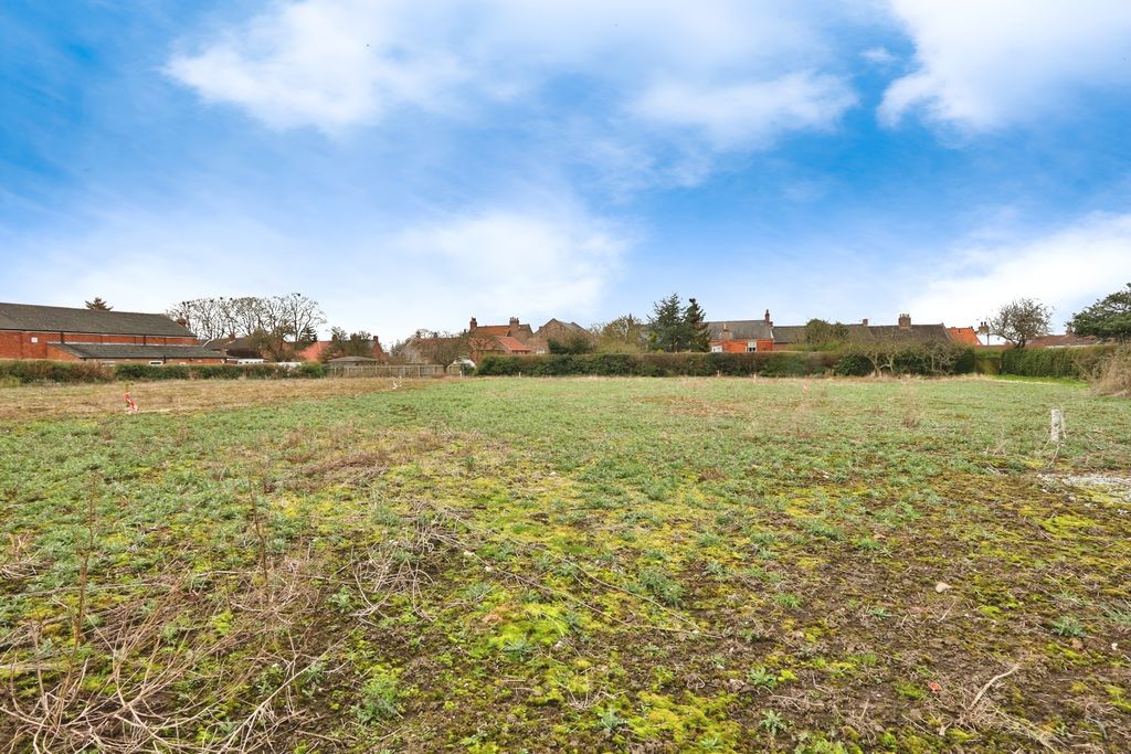 Property photo 3 of 17 4012585