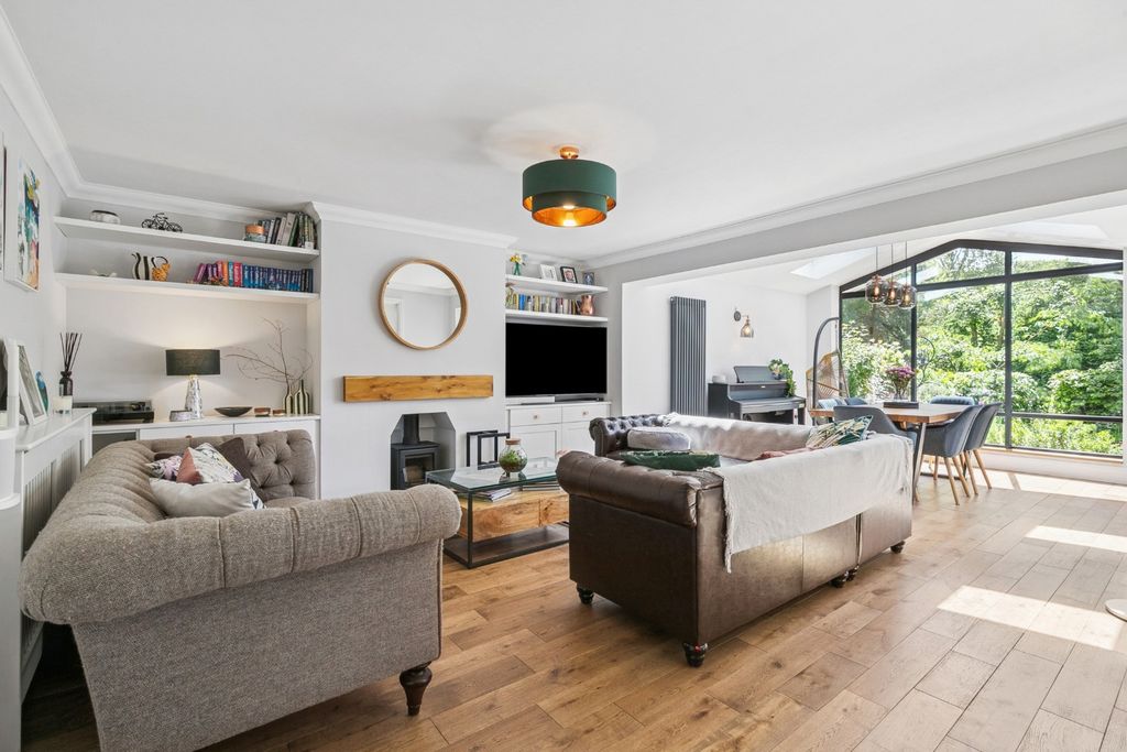 Property photo 3 of 26 4964052