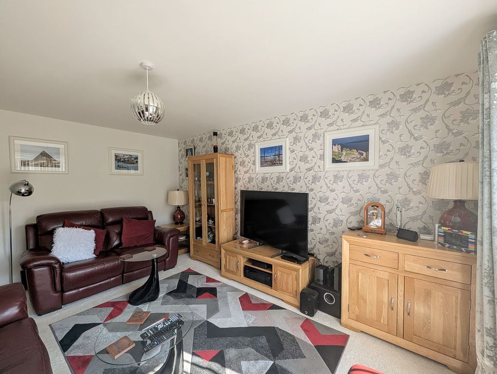 Property photo 3 of 27