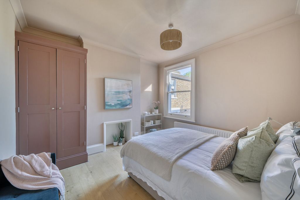 Property photo 2 of 14 1438614-10-69d52A...