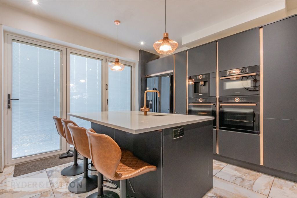 Property photo 2 of 18 Kitchen