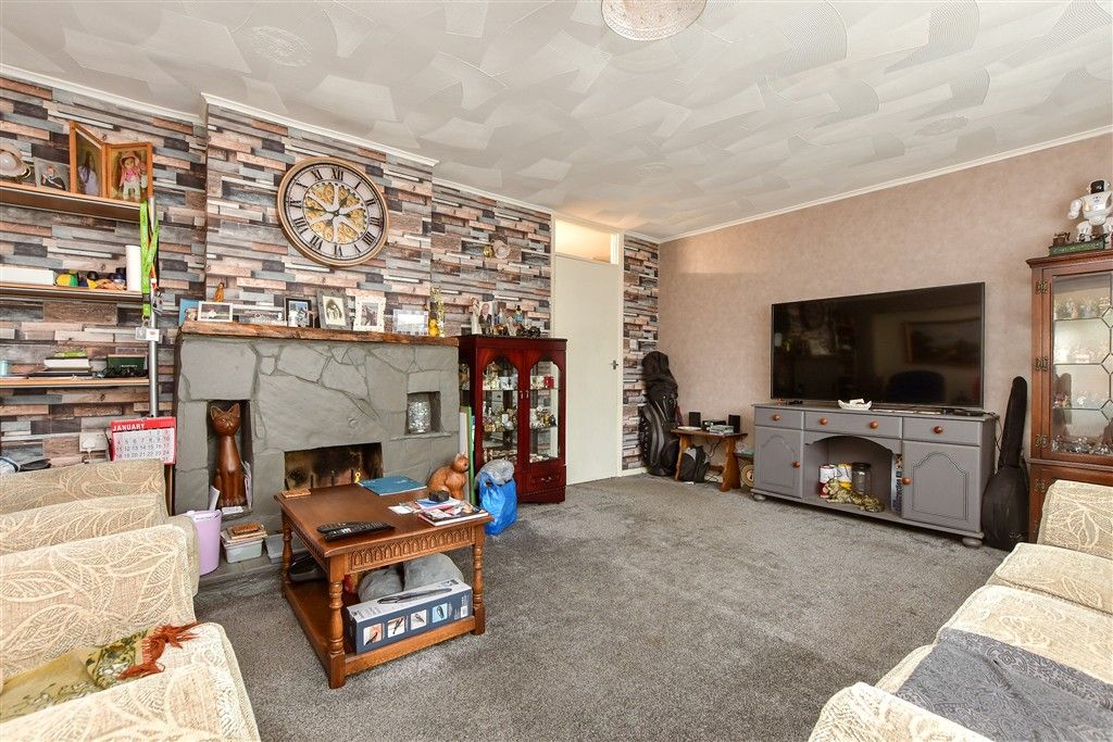 Property photo 3 of 13 Lounge