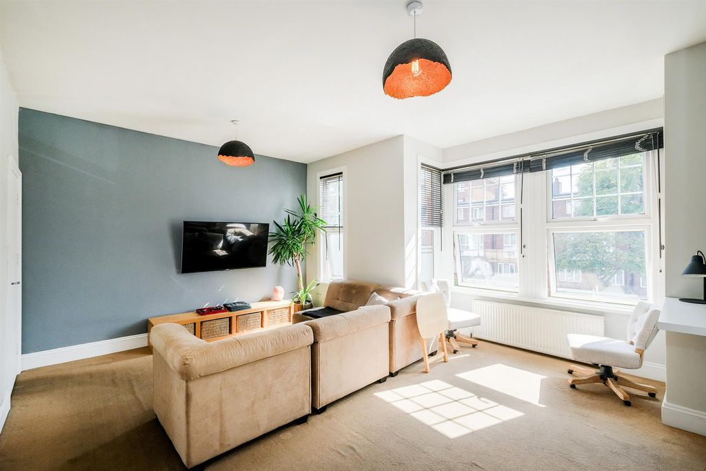 Property photo 3 of 20 17A Dyson Road-13_Web.Jpg