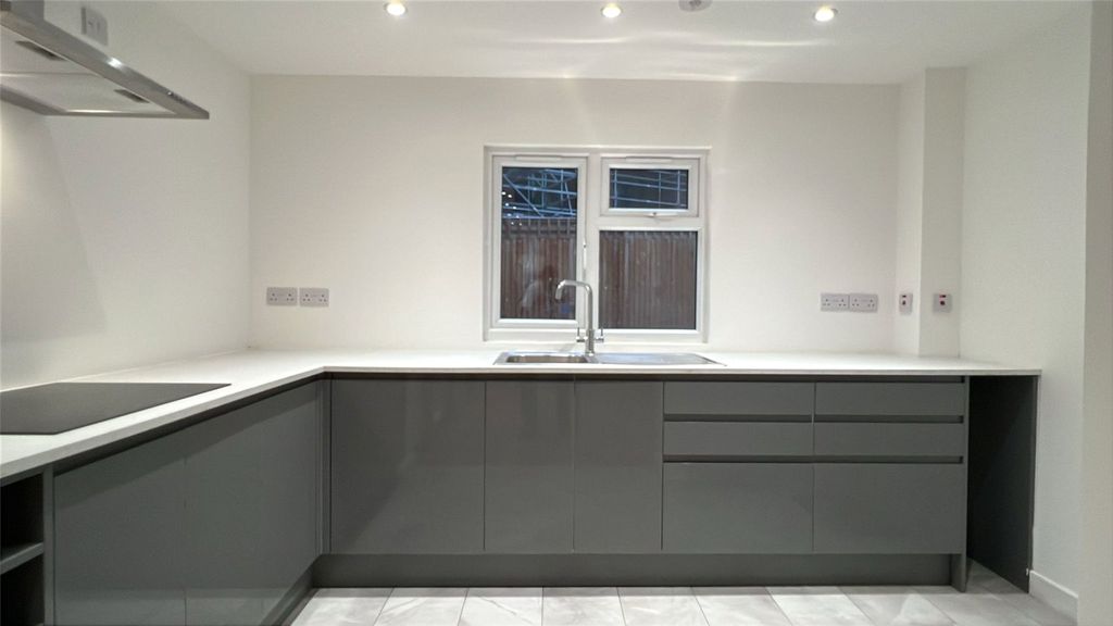 Property photo 1 of 16 Reception/Kitchen