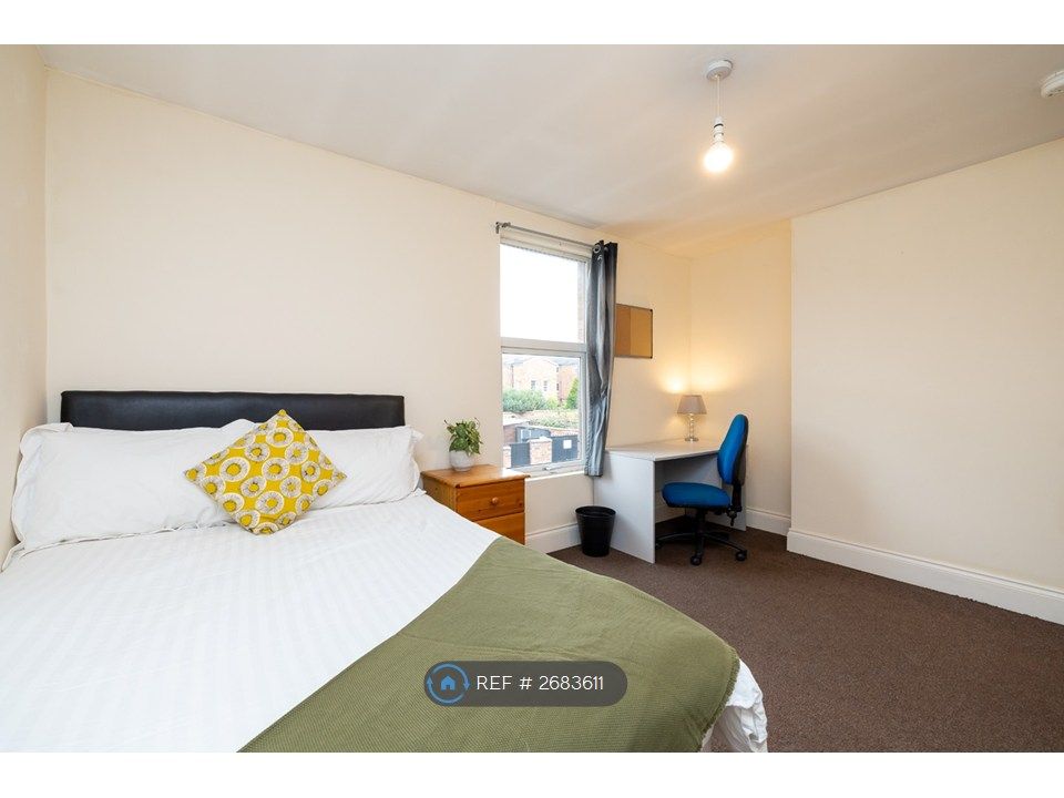 Property photo 2 of 13 Attractive Light Rooms