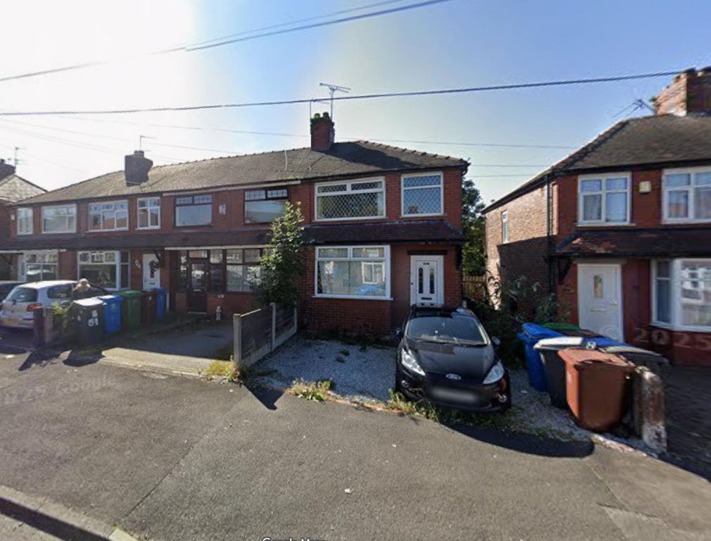 Property photo 1 of 7 83 Kingston Ave.Png