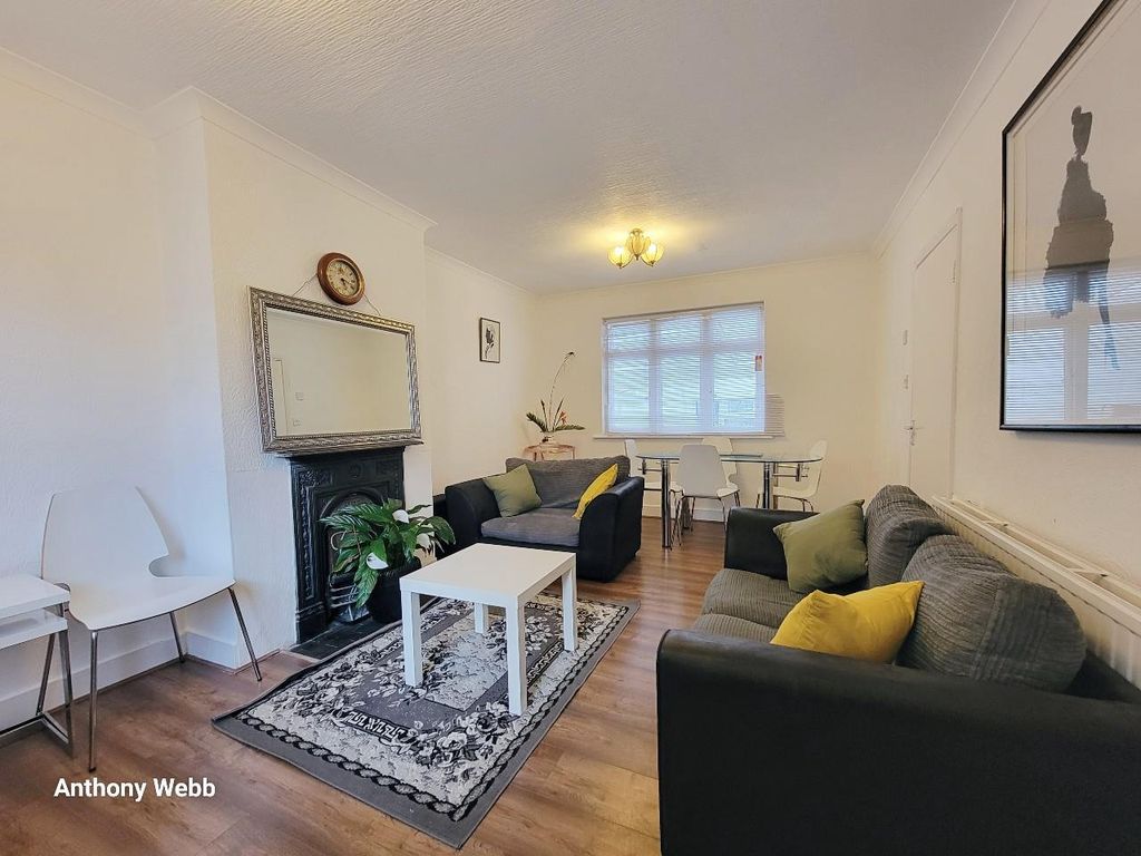 Property photo 2 of 16 Living Room