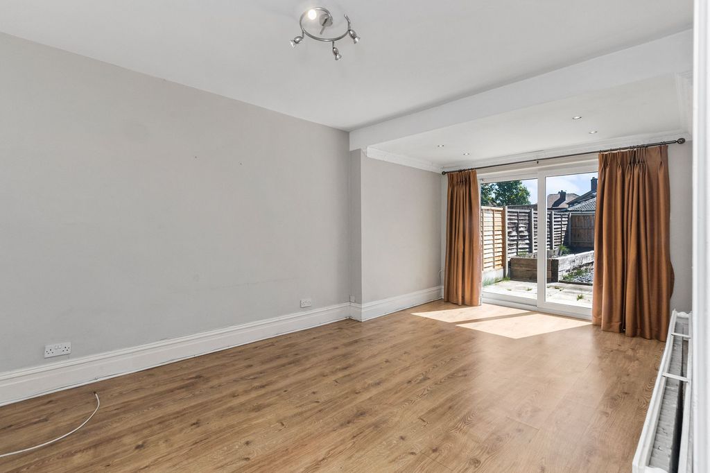 Property photo 3 of 17