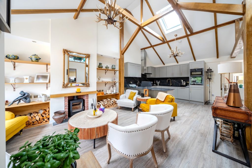 Property photo 1 of 21 1493073-15-6A560F...