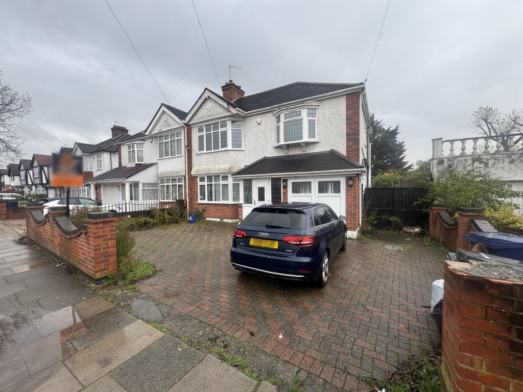 Property photo 1 of 15 5 Bed House To Rent