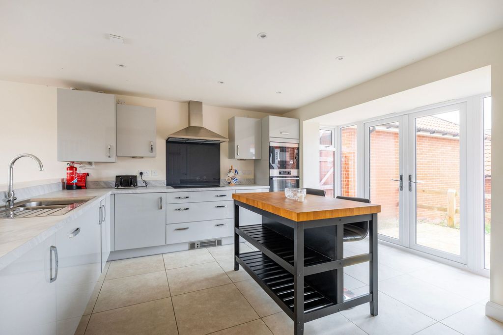 Property photo 2 of 24