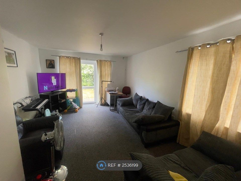 Property photo 2 of 10 Living Room