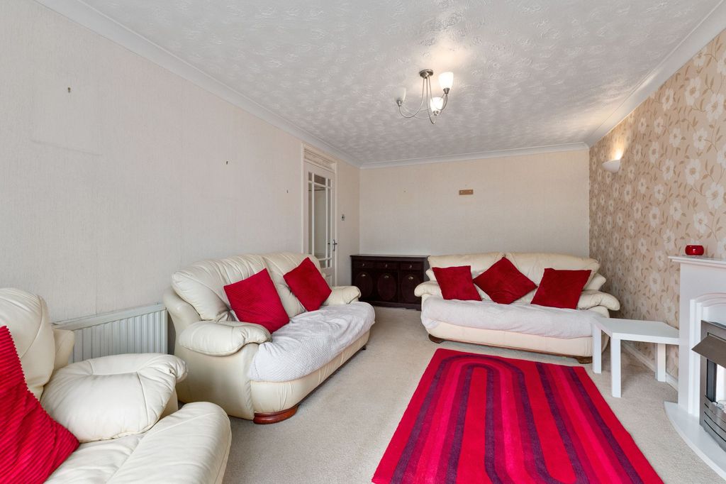 Property photo 3 of 27