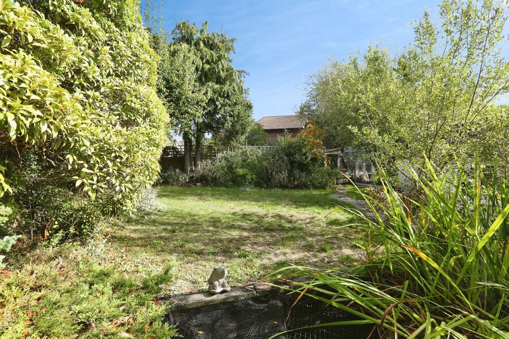 Property photo 2 of 17 Photo