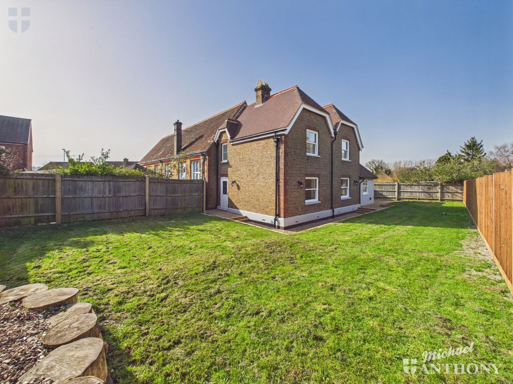 Property photo 3 of 20 Cam03852G0-Pr0579-Still002