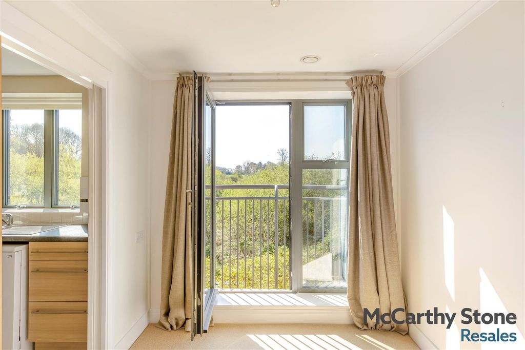 Property photo 3 of 13 8687999-Interior08.Jpg