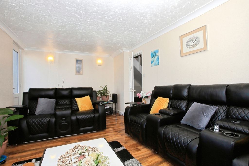 Property photo 3 of 18 Pbox-Img.Jpg