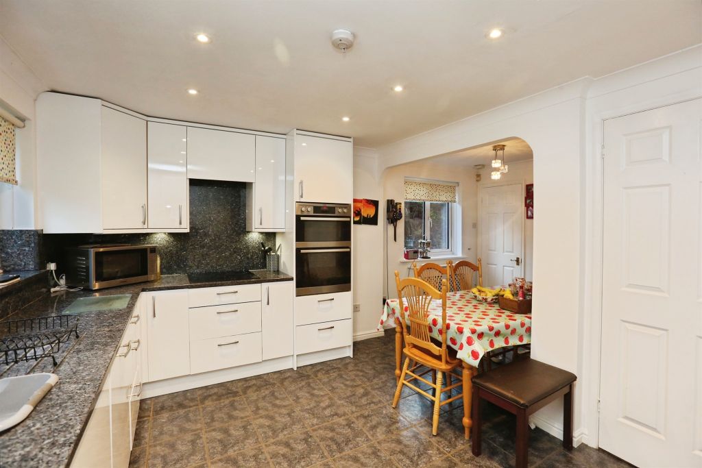 Property photo 3 of 23