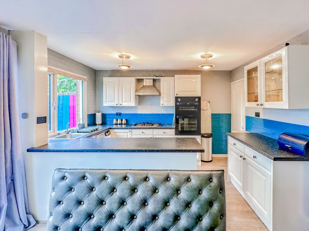 Property photo 2 of 33 4163044