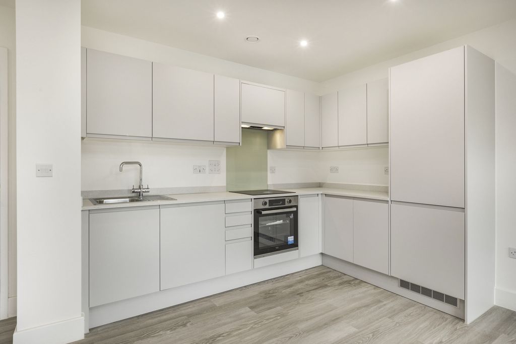 Property photo 3 of 8 Kitchen