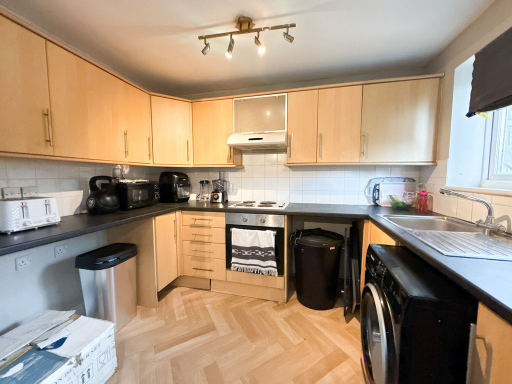 Property photo 3 of 12 Kitchen