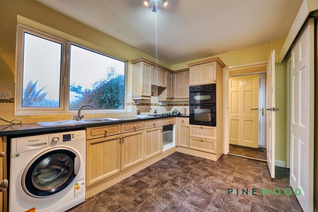 Property photo 2 of 18 Kitchen