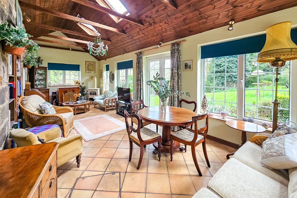 Property photo 3 of 28