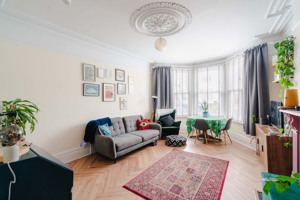 Property photo 2 of 13 9