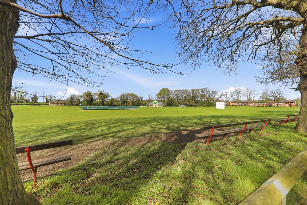 Property photo 3 of 27