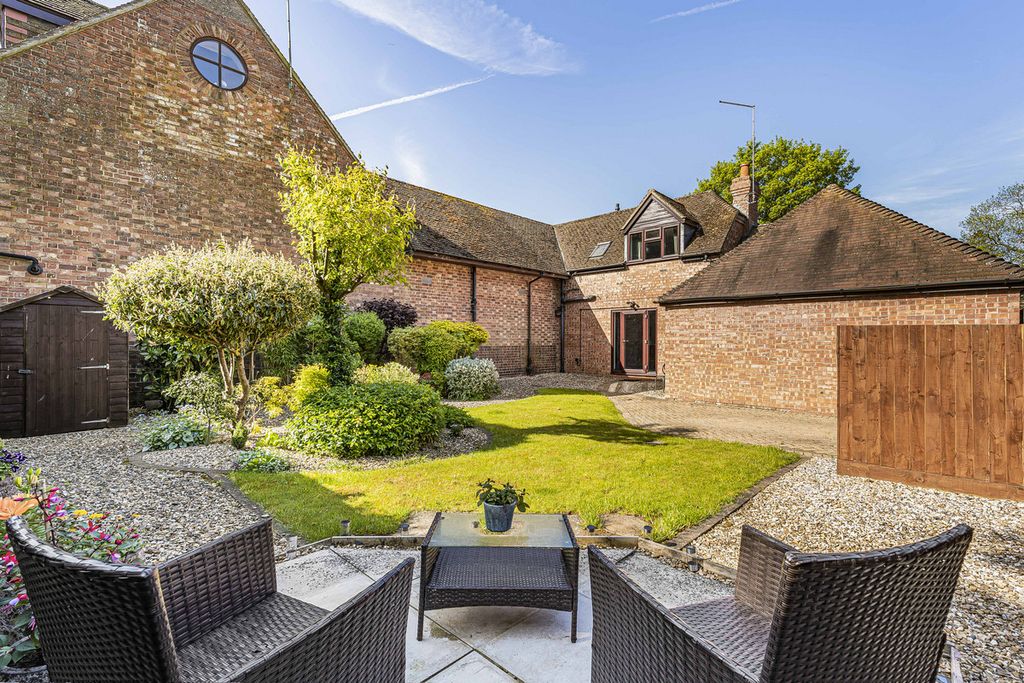 Property photo 2 of 33