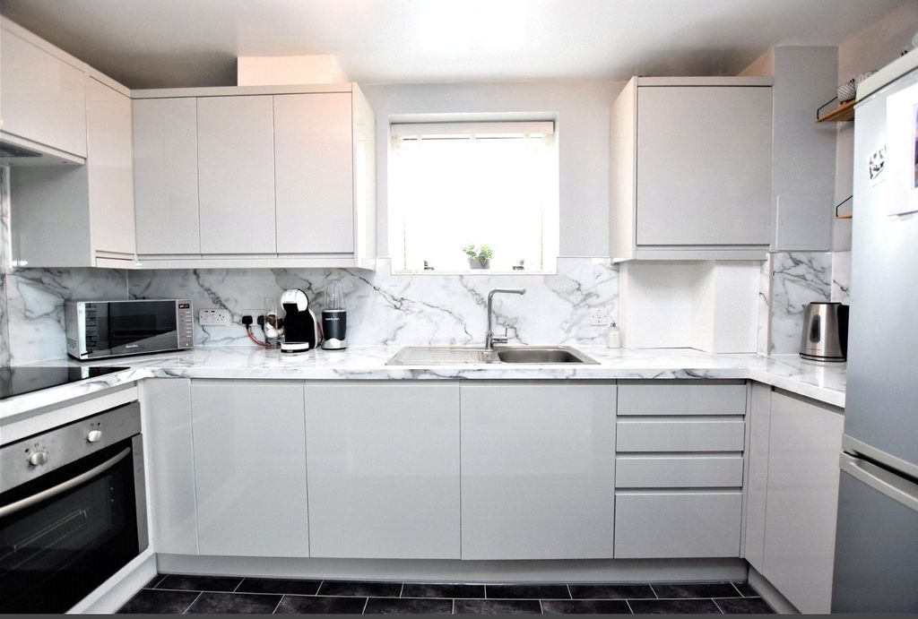 Property photo 2 of 14 Picture No. 13