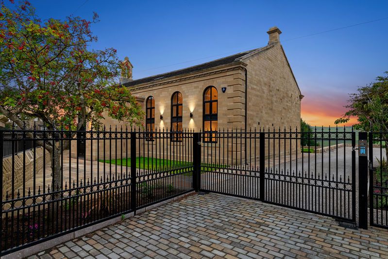 Property photo 1 of 8 Photo 7