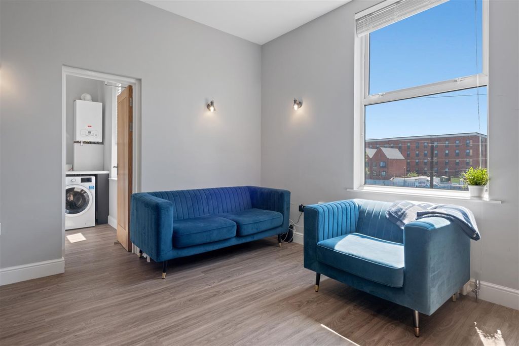 Property photo 3 of 15 B, 11 Larkdale Rd-Hi-5.Jpg