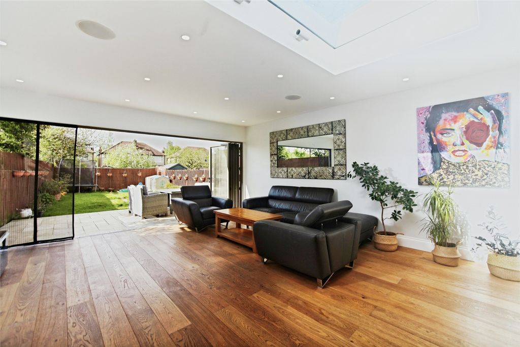 Property photo 3 of 18