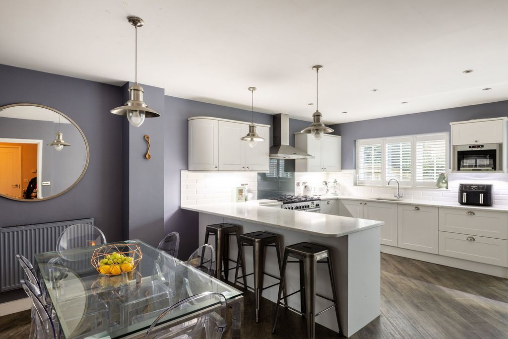 Additional image 9 of 4 bed detached house for saleKingfisher Drive, Haywards Heath, West Sussex RH16
