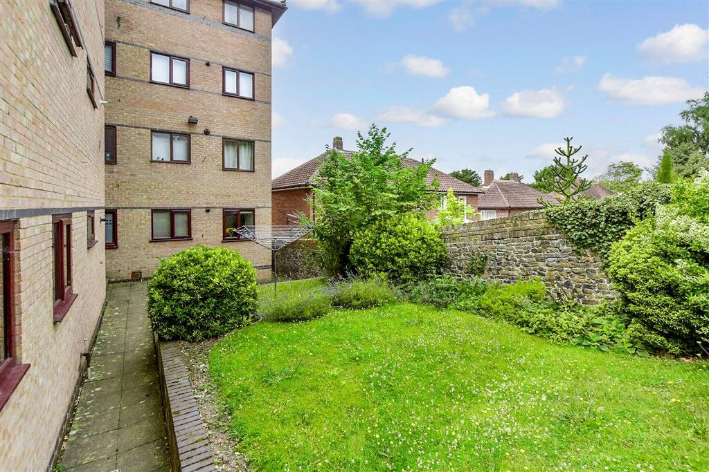 Property photo 1 of 13 Communal Gardens