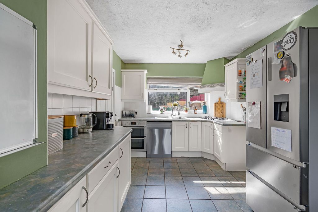 Property photo 3 of 20
