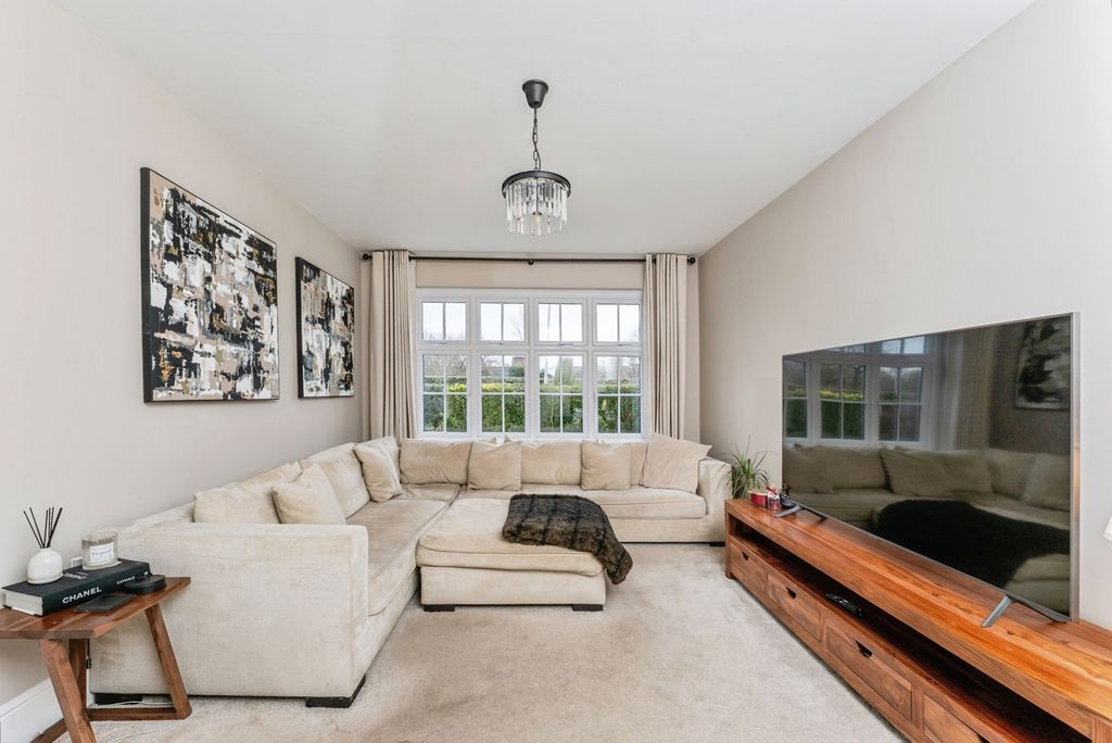 Property photo 2 of 31 Lounge