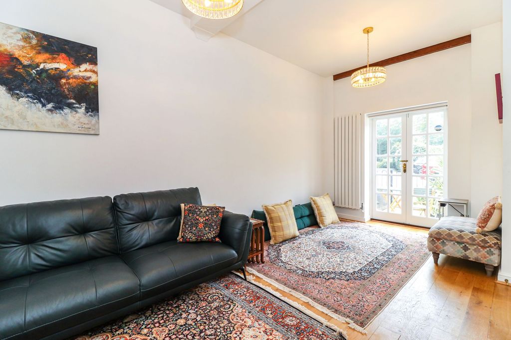 Property photo 2 of 30