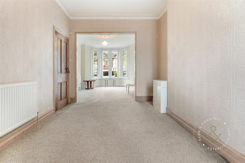 Property photo 3 of 41 Africa Gardens, Hern Crabtree (5).Jpg