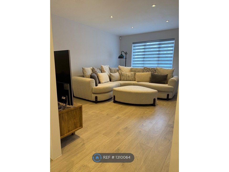 Property photo 2 of 35
